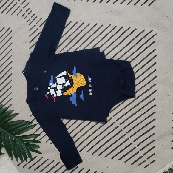 👶🏾Gently worn boys "Old Navy" tshirt  Onesie size 12-18m - Picture 2 of 4